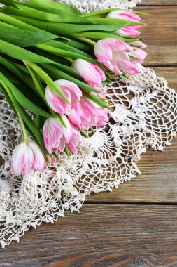 Lale ahşap kurullarında