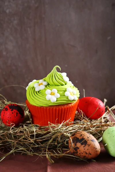 Deliziosi cupcake con uova — Foto Stock
