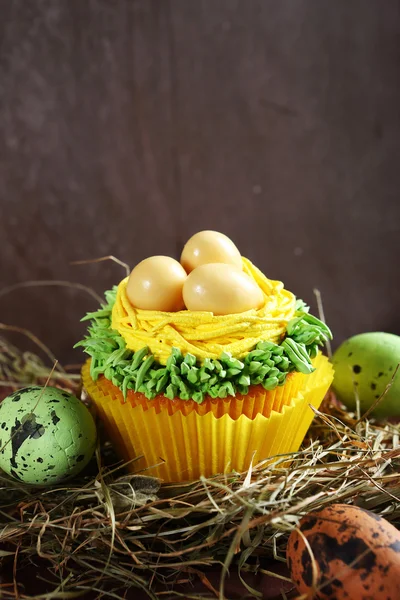 Sweet cupcakes with eggs on hay — Stock Photo, Image