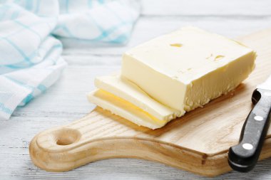 Gemide taze süt tereyağı