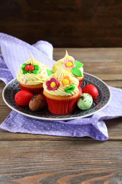 Cupcakes med påskägg — Stockfoto