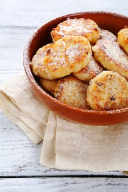 Bir tavada ev yapımı kek