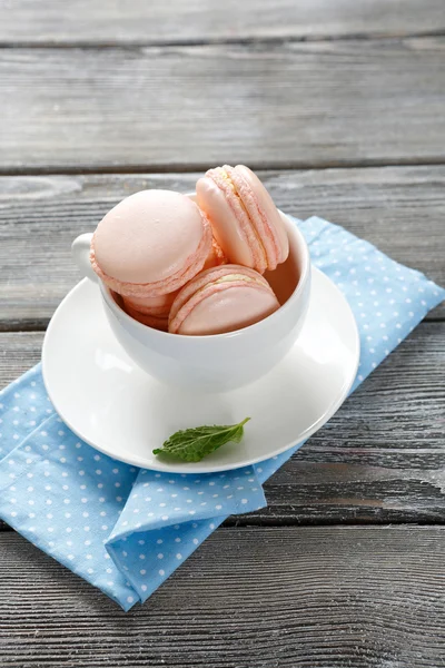 Macaroon rosa doce no copo — Fotografia de Stock
