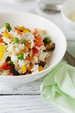 Tabakta sebzeli pilav