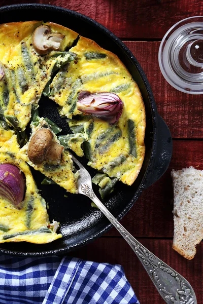 Nutricional frito con cebolla y champiñones — Foto de Stock