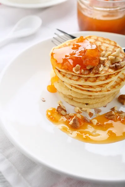 Pancakes with apricot jam — Stock Photo, Image