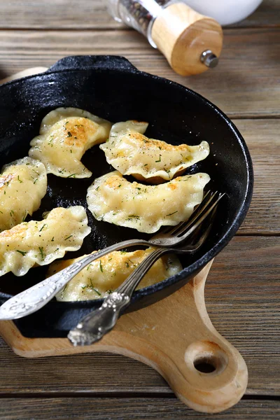 Heerlijke dumplings met kool — Stockfoto