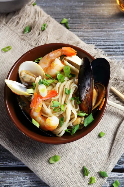 Mie dengan makanan laut — Stok Foto