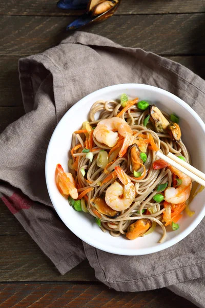 Fideos nutricionales con camarones —  Fotos de Stock