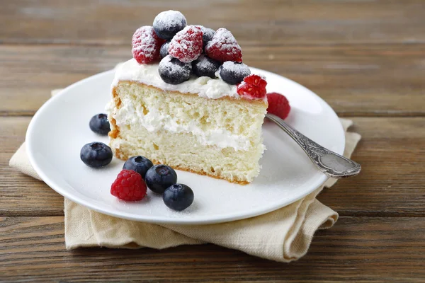 Gâteau aux baies forestières — Photo