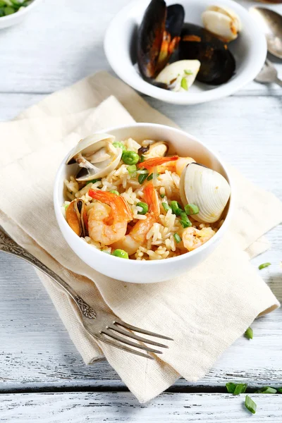 Delicious rice with shrimp and herbs — Stock Photo, Image