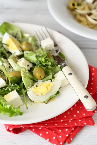 Delicious salad with vegetables and eggs — Stock Photo, Image