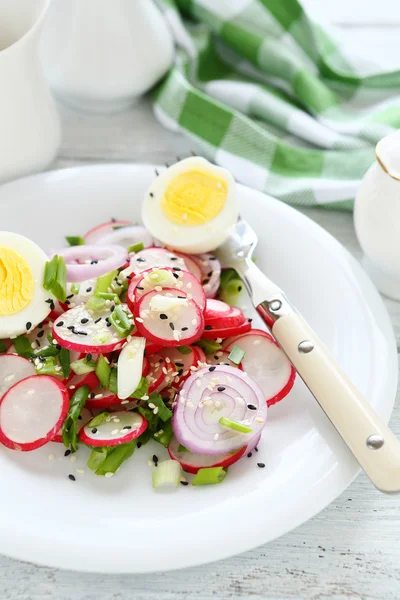 Salat mit Rettich und Eiern — Stockfoto