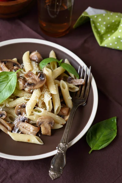 Näringsrik pasta med svamp — Stockfoto