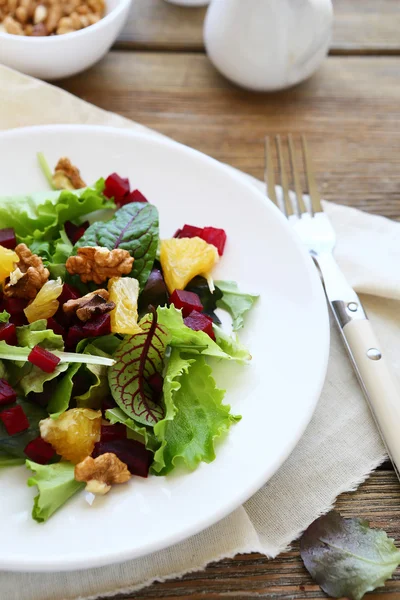 Salade met fruit en groenten — Stockfoto