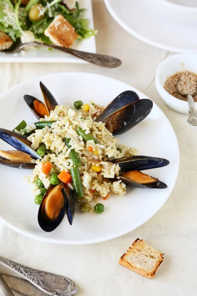 Vegetable risotto with mussels — Stock Photo, Image