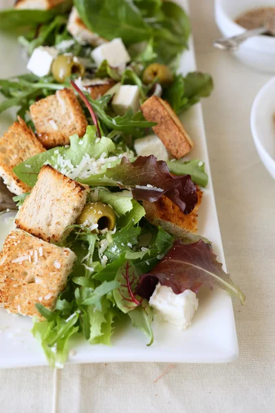 Salad with greens and croutons — Stock Photo, Image