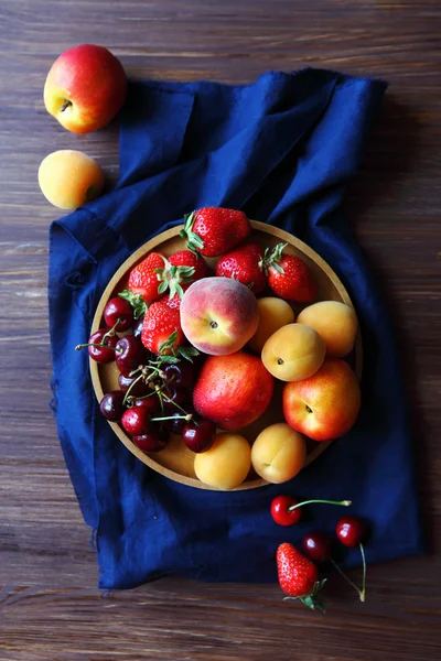 Fresh summer fruits top view — Stock Photo, Image