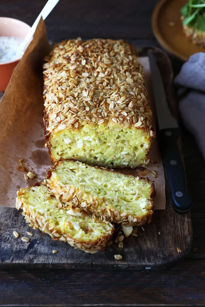 Zucchini-Brot mit Käse — Stockfoto