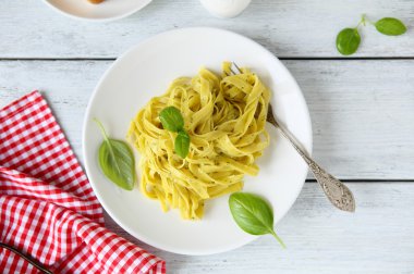 ev yapımı makarna sosu ile