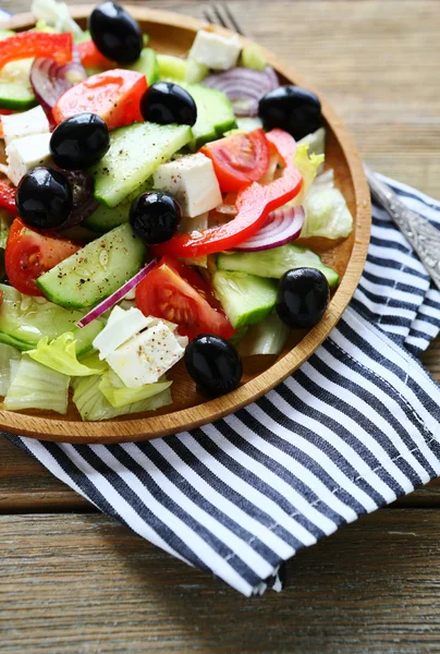Salad with lettuce and cheese — Stock Photo, Image