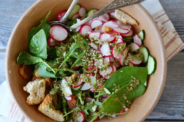 Salad with greens and radish in bowl — Stock Photo, Image