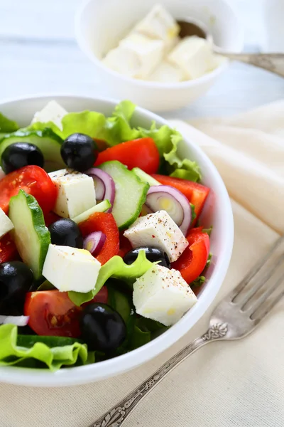 Salada fresca em tigela, comida — Fotografia de Stock