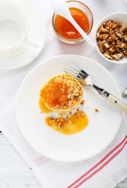 Delicious pancakes with apricot jam — Stock Photo, Image