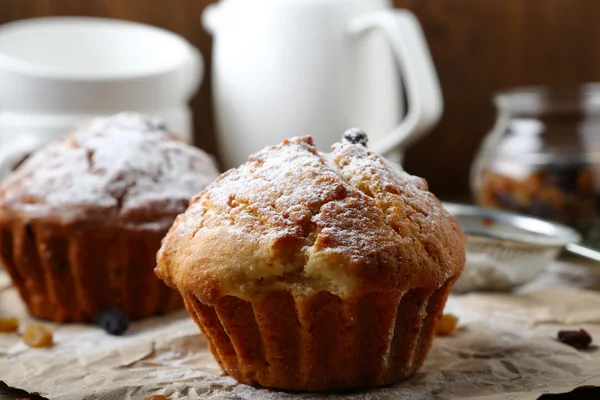 Heerlijke muffins op een servet — Stockfoto