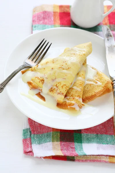 Crepes with sweet sauce — Stock Photo, Image