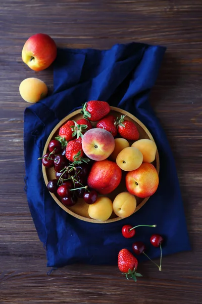 Conjunto de frutas frescas y bayas — Foto de Stock