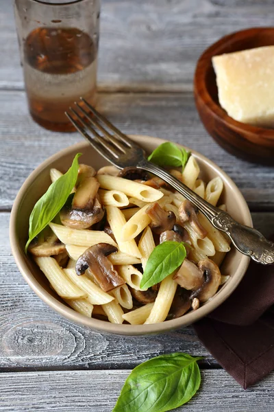 Pasta with mushrooms in bowl — Stock Photo, Image
