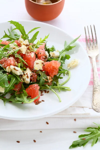 Frischer Salat mit Grapefruits — Stockfoto