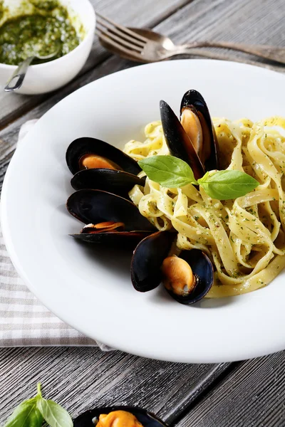 Deniz ürünleri ile İtalyan makarna — Stok fotoğraf