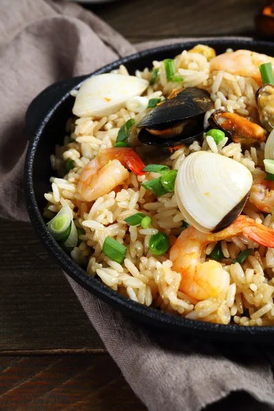 Fried rice with mussels and seafood — Stock Photo, Image