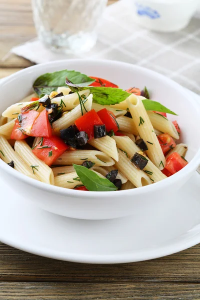 Pasta met segment van tomaten — Stockfoto