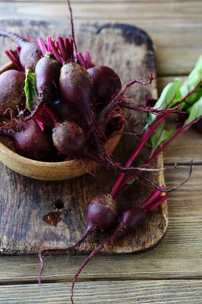 Small young beets in bowl — Stock Photo, Image