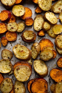 Dilimlenmiş sebze mi yoksa baharatlı gıda geçmişi olan kökler mi?