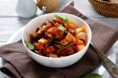 Fırında pilaki sebze