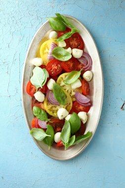 Caprese salatası