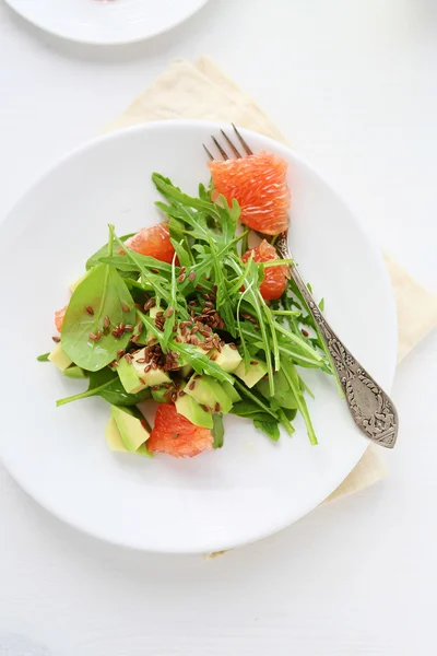 Salada com abacate — Fotografia de Stock