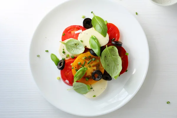 Fresh salad with mozzarella — Stock Photo, Image