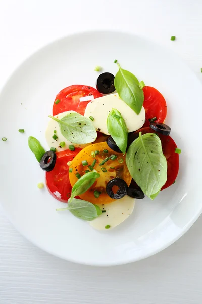 Rebanada de tomates y mozzarella — Foto de Stock