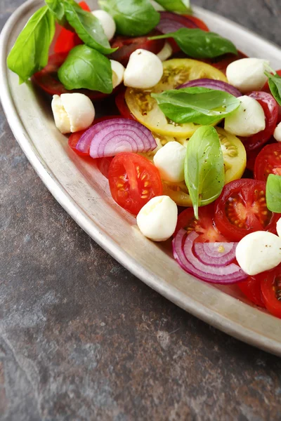 Ensalada fresca con queso —  Fotos de Stock