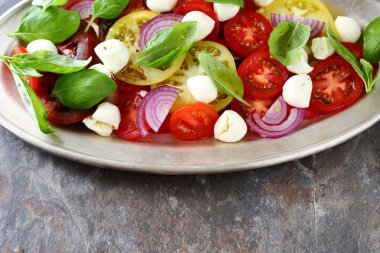 Nefis caprese salatası.