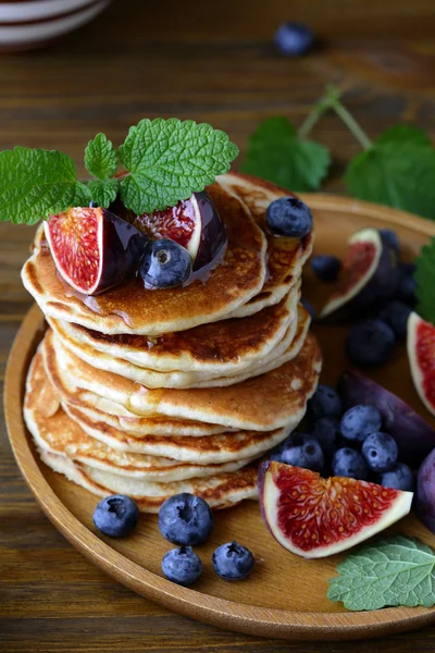 Stack pancakes with figs — Stock Photo, Image