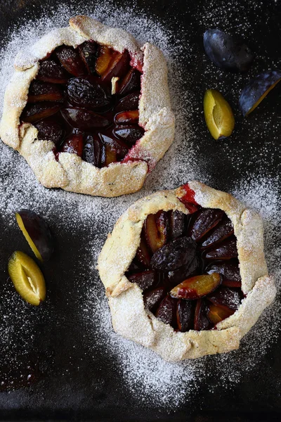 Sweet galette with plums — Stock Photo, Image