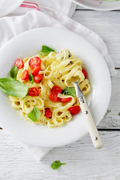 Pasta with cheese and cherry tomatoes — Stock Photo, Image