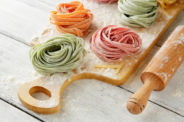 Hemgjord färg pasta ombord — Stockfoto