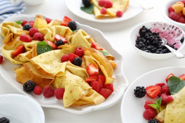 sabah krep taze çilek ile